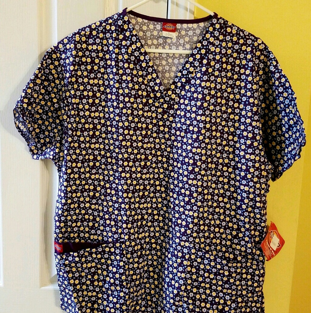 Women nurses v-neck shirt